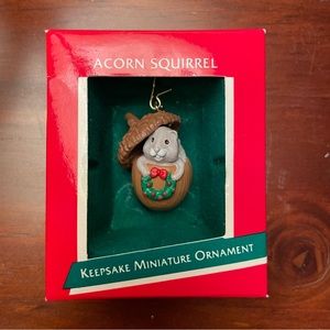 *NIB Hallmark Acorn Squirrel Keepsake Miniature Ornament